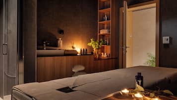 Couples treatment rooms, sauna, body treatments, aromatherapy