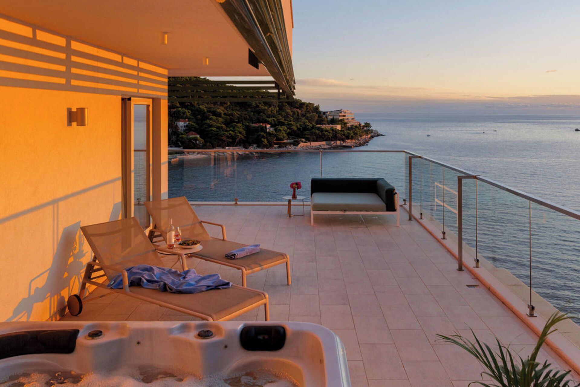 Deluxe-Suite, 1 Schlafzimmer, Balkon, Meerblick | Terrasse/Patio