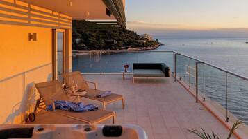 Deluxe-Suite, 1 Schlafzimmer, Balkon, Meerblick | Terrasse/Patio