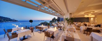 2 restaurantes: opção de café da manhã, almoço e jantar