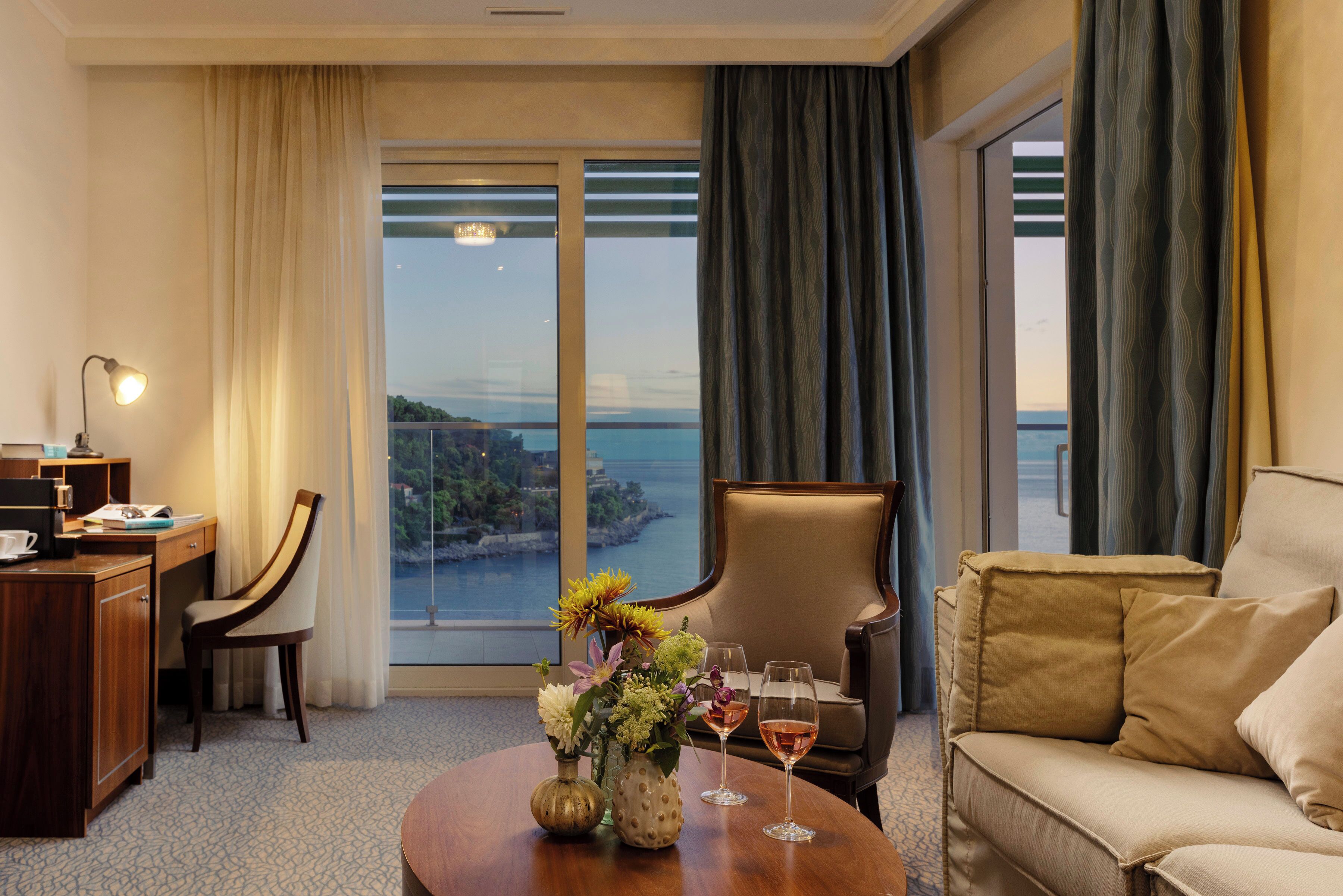 Deluxe Suite, 1 Bedroom, Balcony, Sea View | Living area | LED TV, pay films