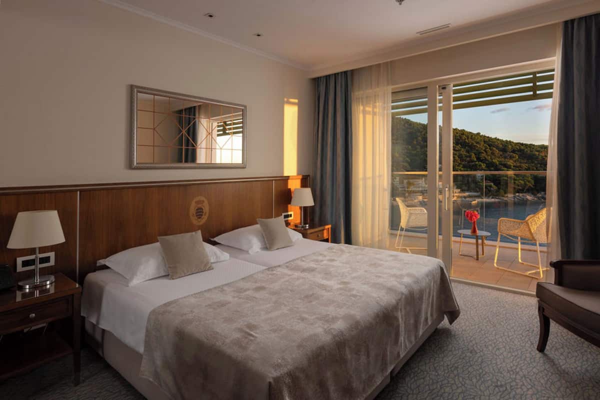 1 habitación, ropa de cama hipoalergénica y minibar