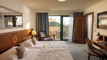 Junior Suite, 1 Bedroom, Balcony, Partial Sea View | Hypo-allergenic bedding available, minibar, in-room safe, desk