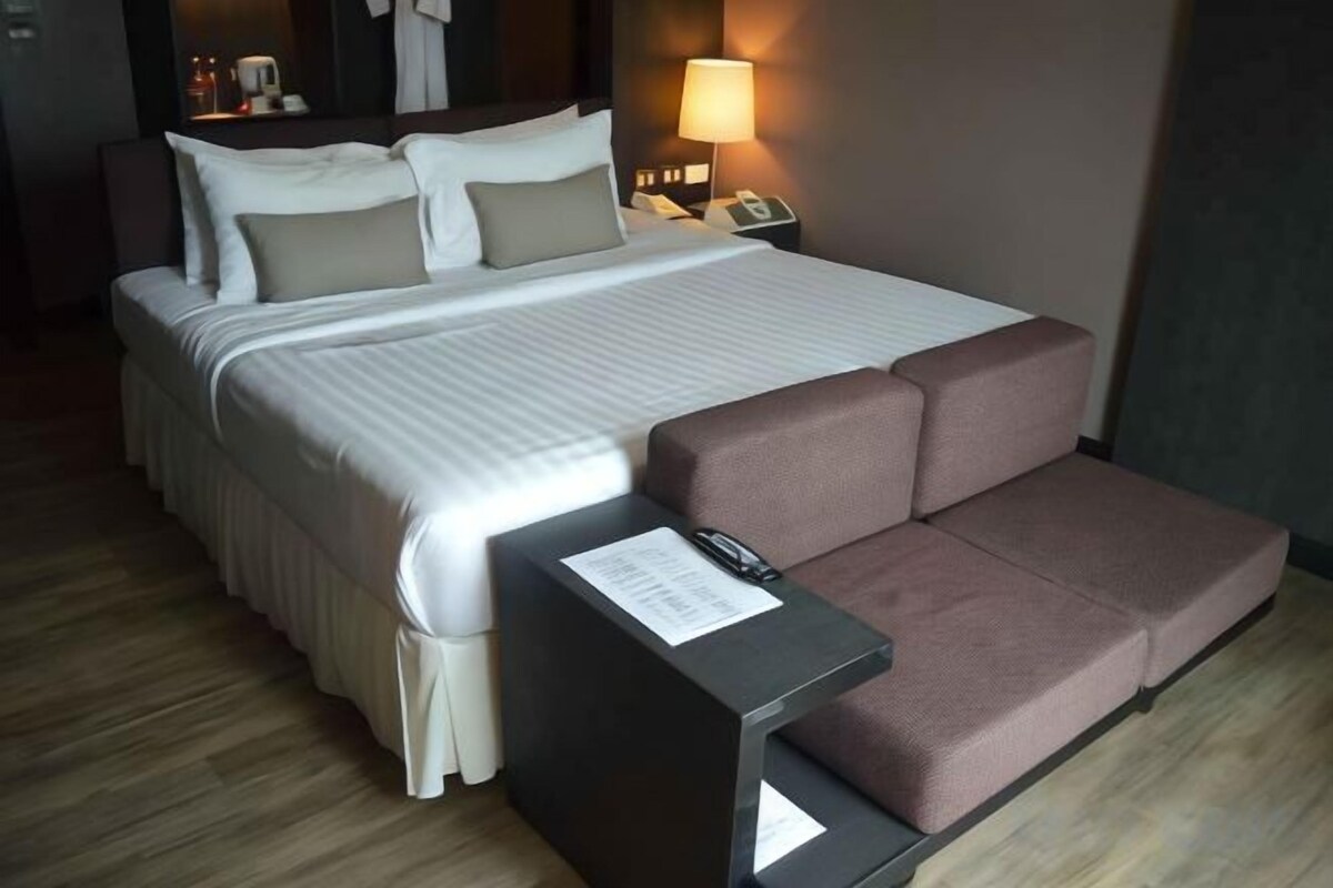 In-room safe, desk, blackout drapes, WiFi (free)