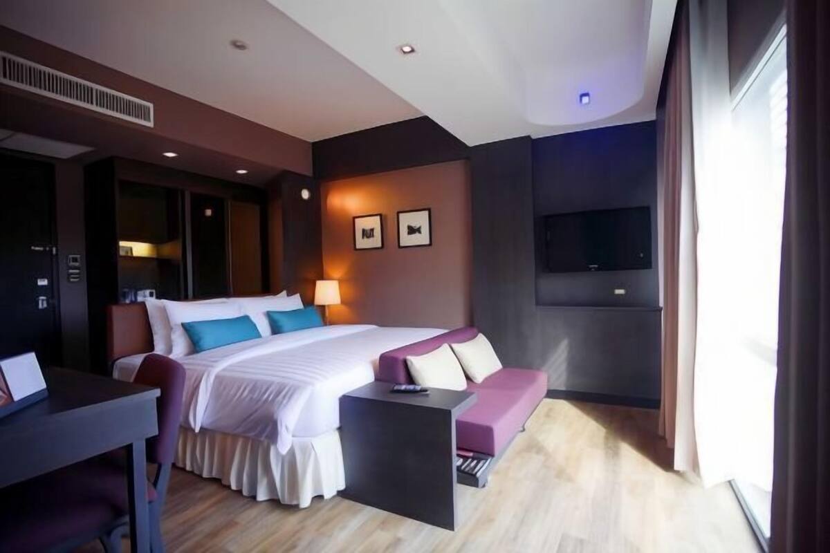 In-room safe, desk, blackout curtains, free WiFi