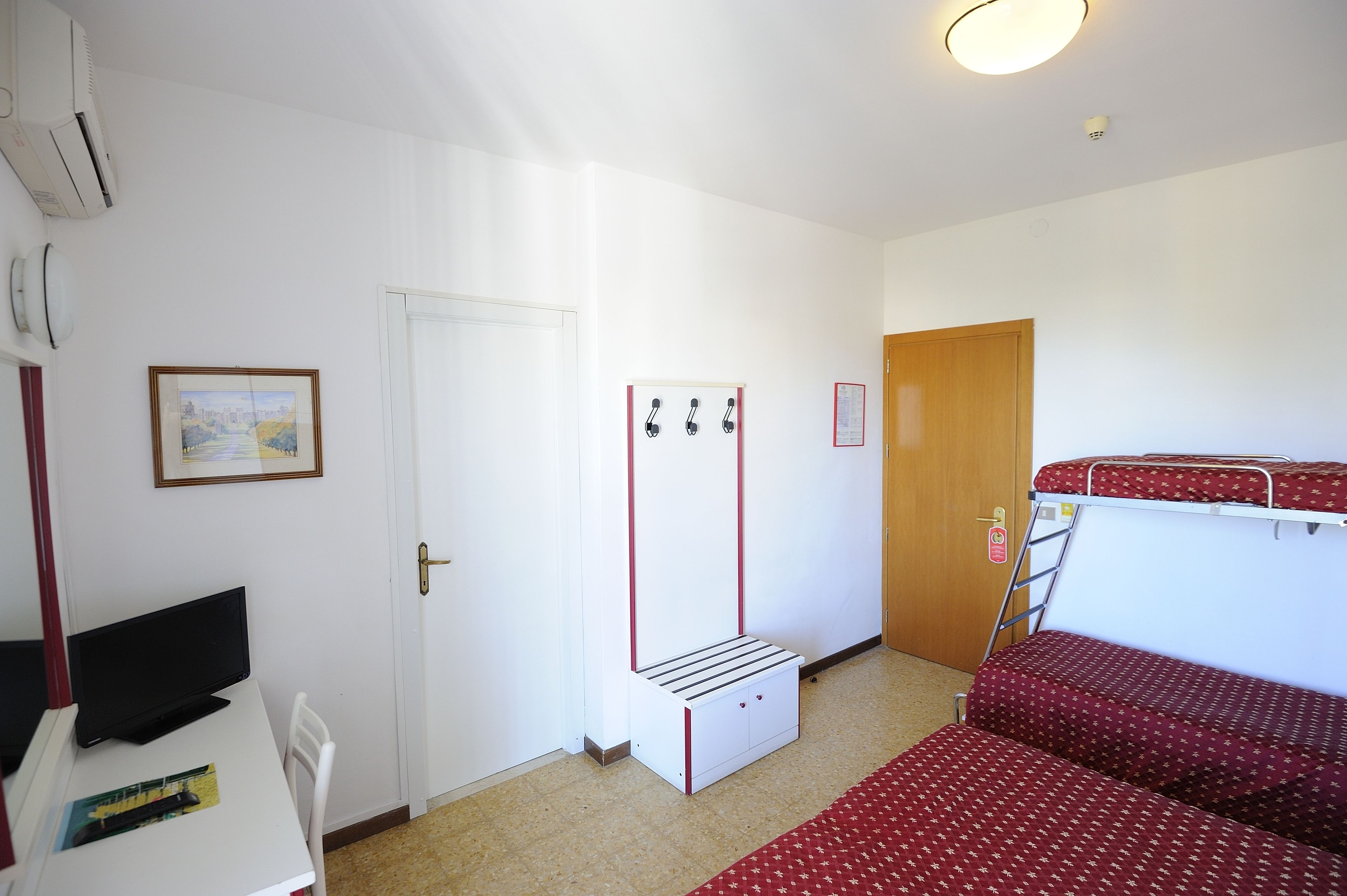 in-room safe, desk, free wifi