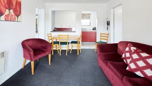 公寓, 多张床 | 熨斗/熨衣板、免费 WiFi、床单