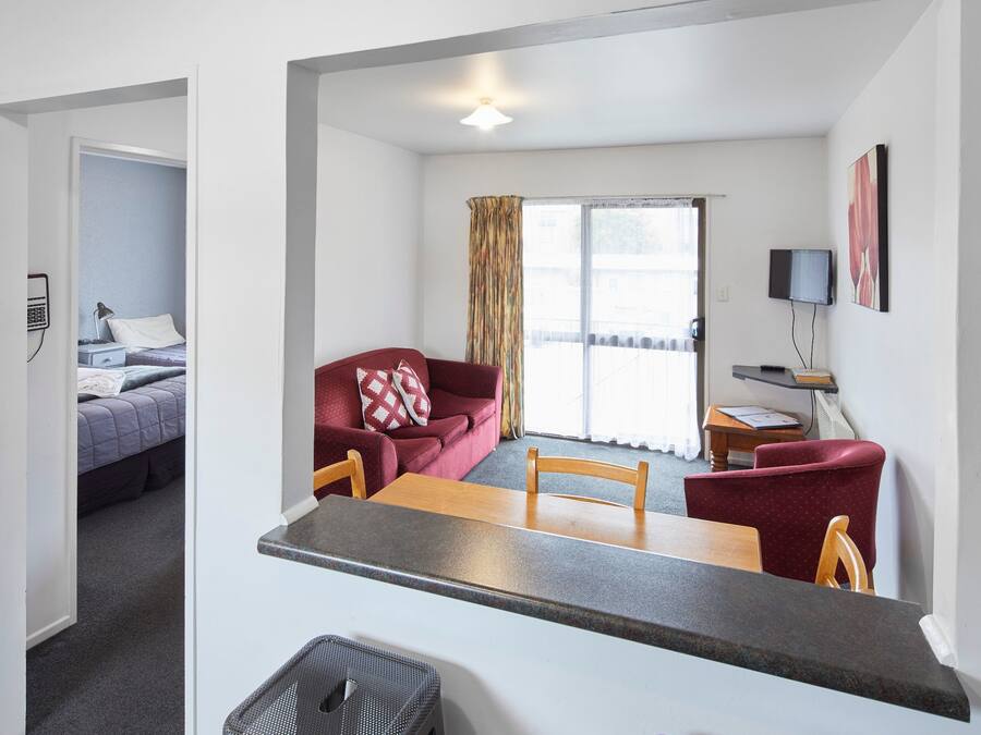 Apartamento, varias camas | Tabla de planchar con plancha, wifi gratis, ropa de cama