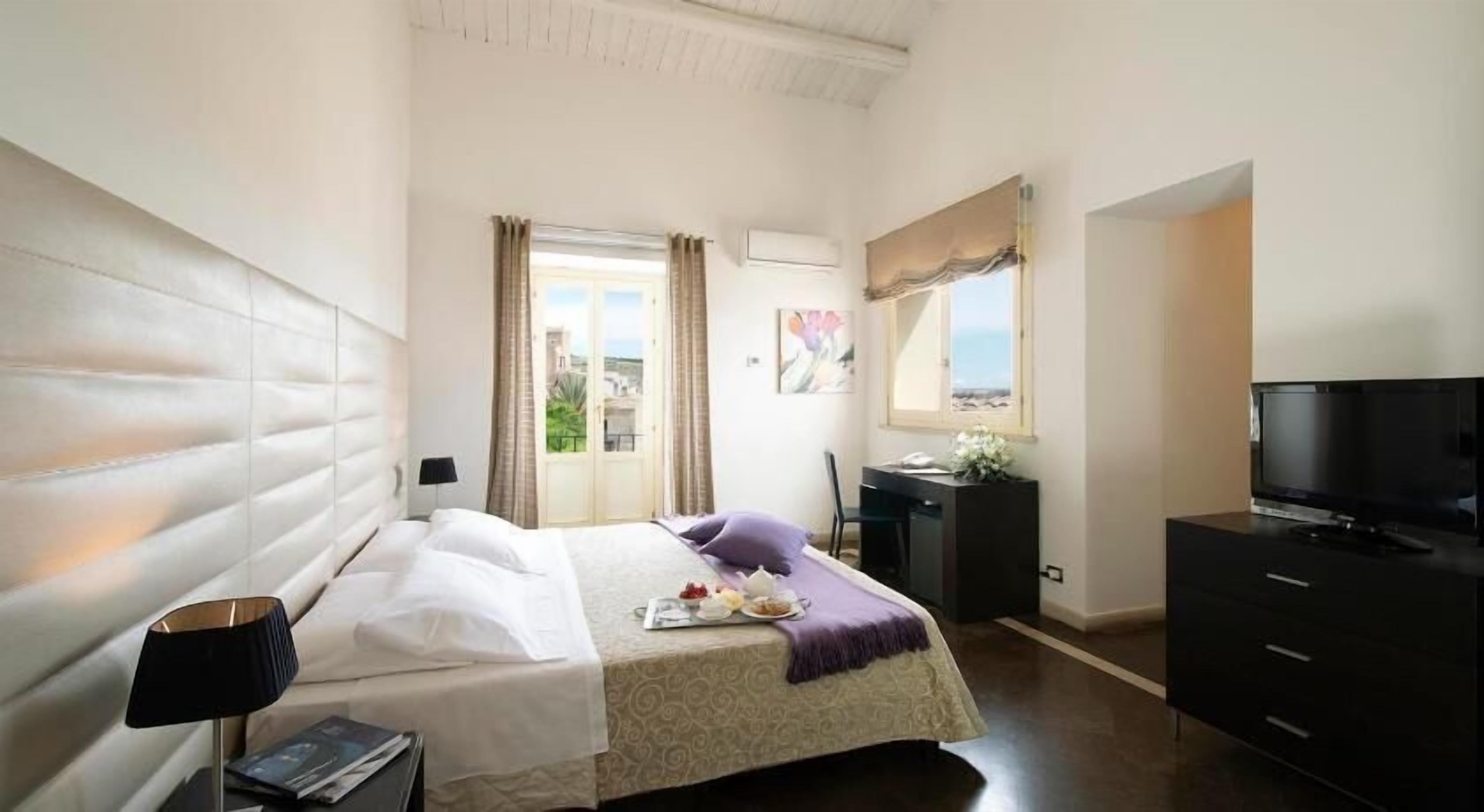 Minibar, coffres-forts dans les chambres, ameublement personnalisé