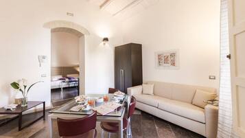 Minibar, Zimmersafe, individuell eingerichtet, Bügeleisen/Bügelbrett