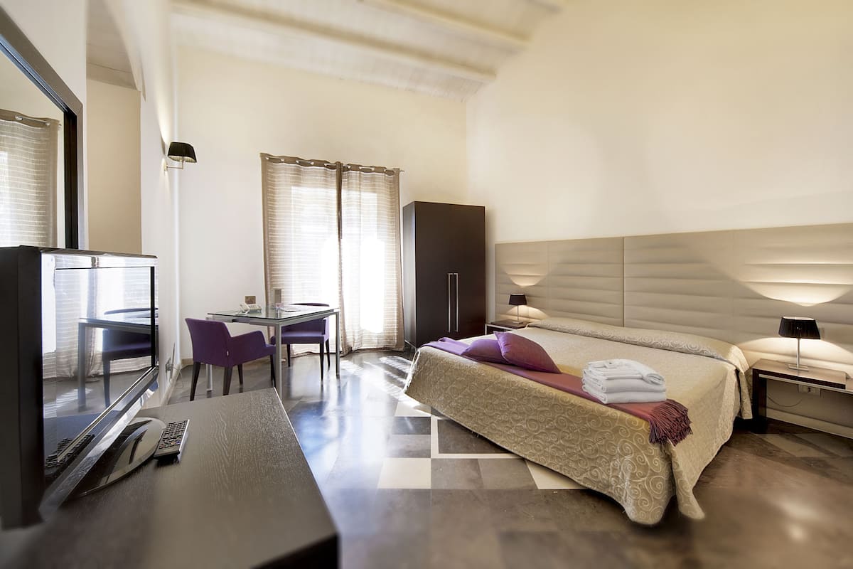 Minibar, in-room safe, individually furnished, iron/ironing board