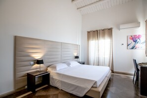 高级房 | 迷你吧、客房内保险箱、特色家居、熨斗/熨板