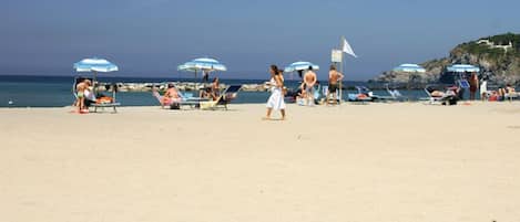 In StrandnĂ€he, weiĂer Sandstrand, 4 Strandbars