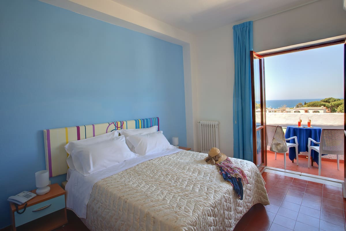 In-room safe, desk, free WiFi, bed sheets