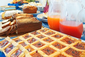 Free daily continental breakfast  - Iris Hotel (Forio)