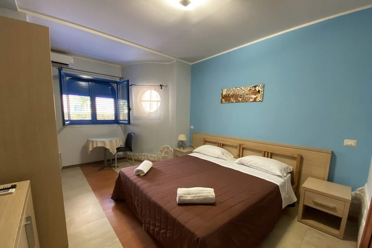 Camera Standard con letto matrimoniale o 2 letti singoli | Biancheria da letto di alta qualità, materassi Select Comfort