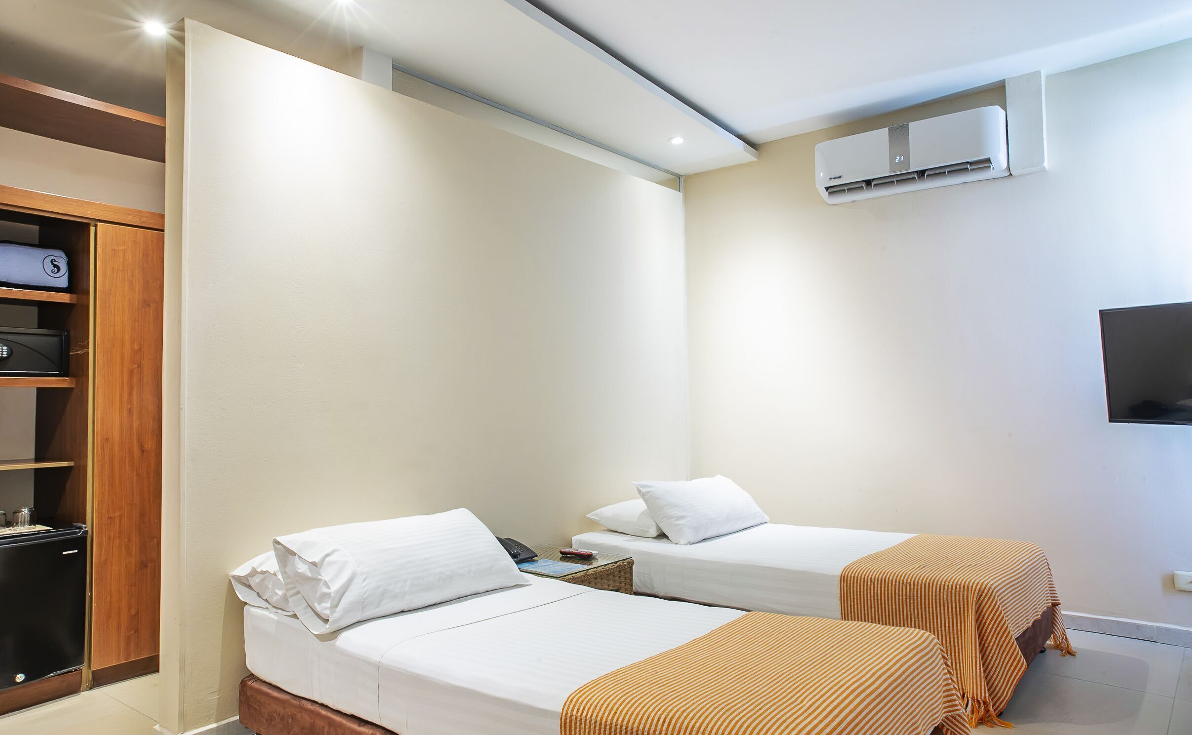 Premium bedding, in-room safe, blackout curtains, free WiFi