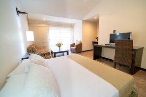 Junior Doble | Premium bedding, down comforters, in-room safe, blackout drapes - Hotel Santorini Express y Cabañas (Santa Marta)