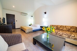 Junior Doble | Premium bedding, down duvets, in-room safe, blackout curtains - Hotel Santorini Express y Cabañas (Santa Marta)