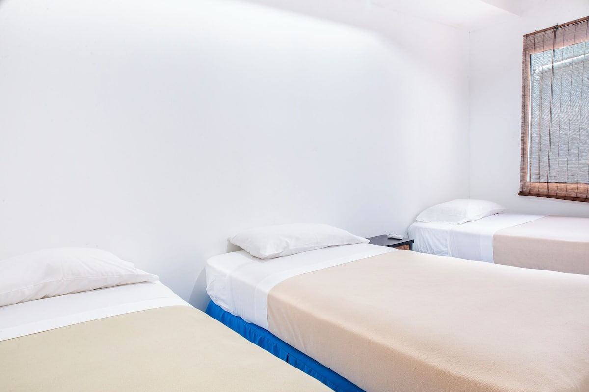 Familien-Ferienhütte | Hochwertige Bettwaren, Daunenbettdecken, Zimmersafe
