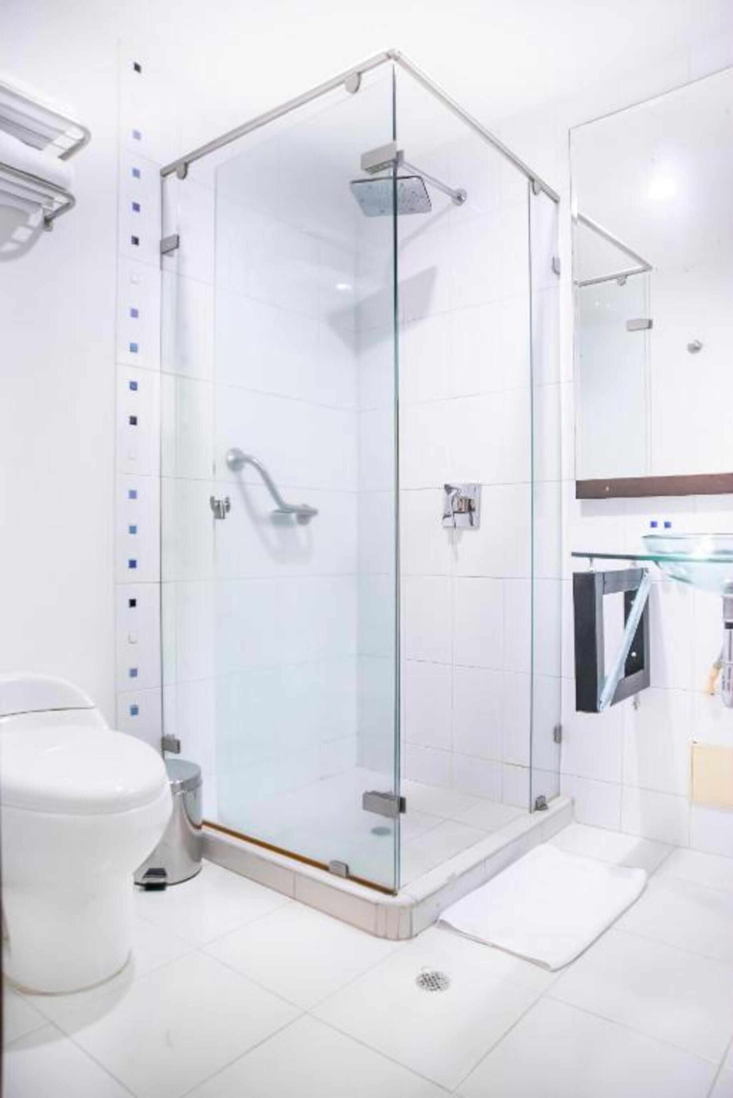 standard double or twin room | bathroom | shower, rainfall showerhead, free toiletries, towels