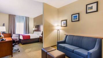 1 sovrum, sängtillbehör av högsta kvalitet och skrivbord