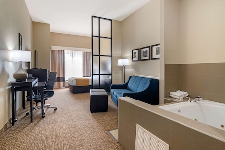 Suite, 1 Queen Bed with Sofa bed, Non Smoking | Premium bedding, desk, iron/ironing board, free cribs/infant beds