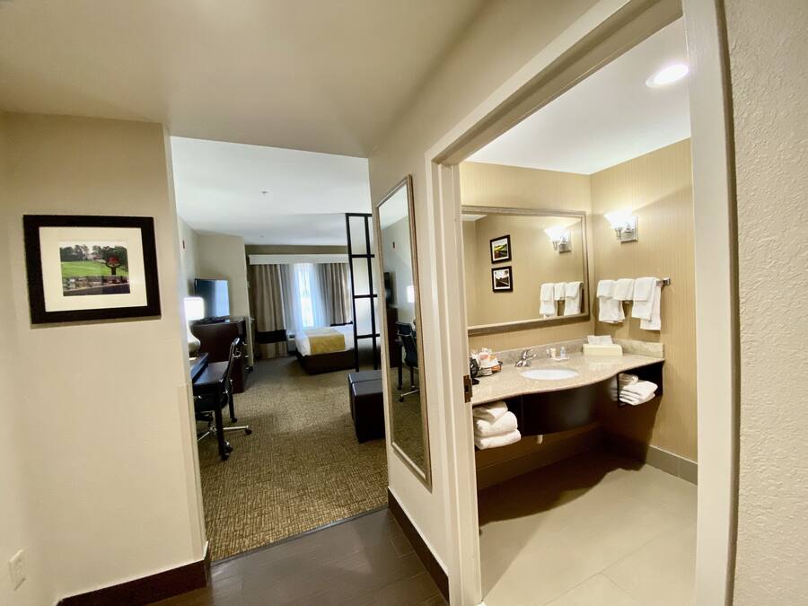 Bañera con ducha, bañera profunda, artículos de tocador gratuitos