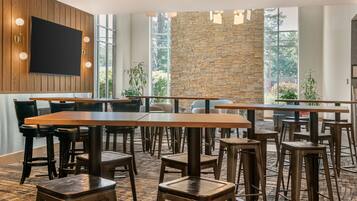 Breakfast, lunch and dinner served