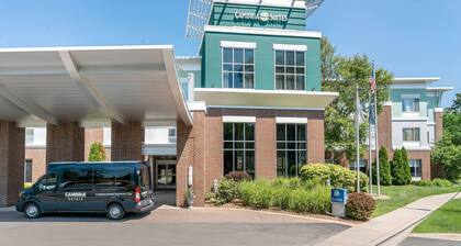 Cambria Hotel Traverse City