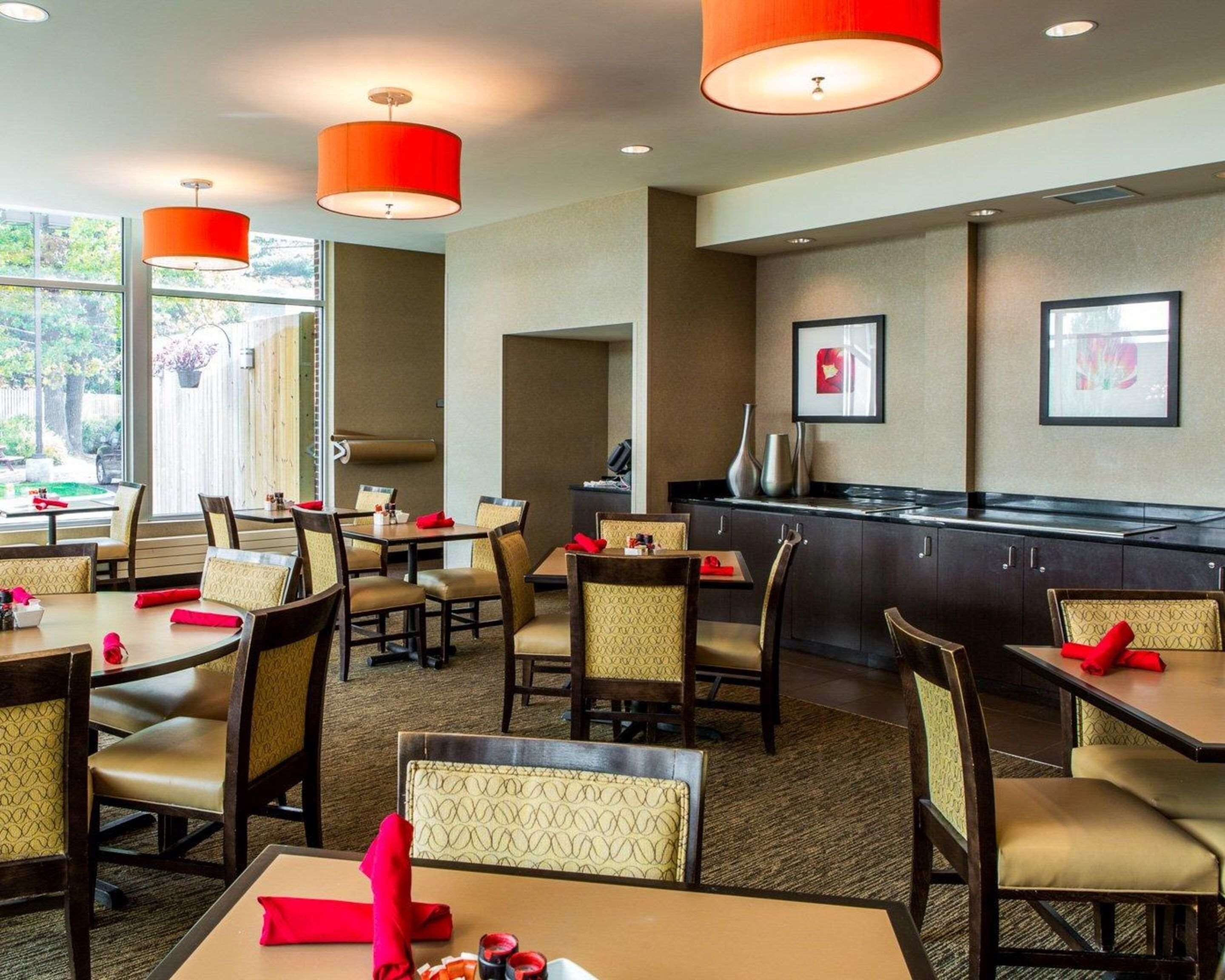 Breakfast, lunch and dinner served