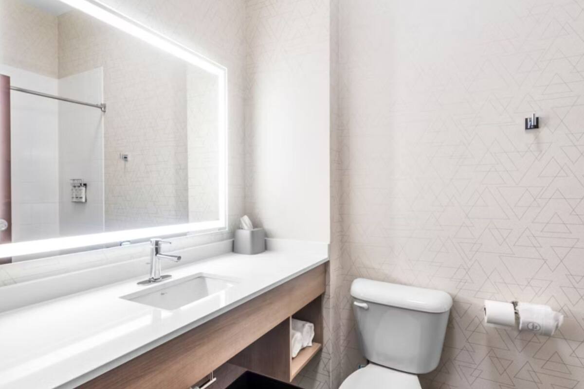 suite, 1 bedroom, accessible (comm, accessible tub) | bathroom | bathtub, hair dryer, towels