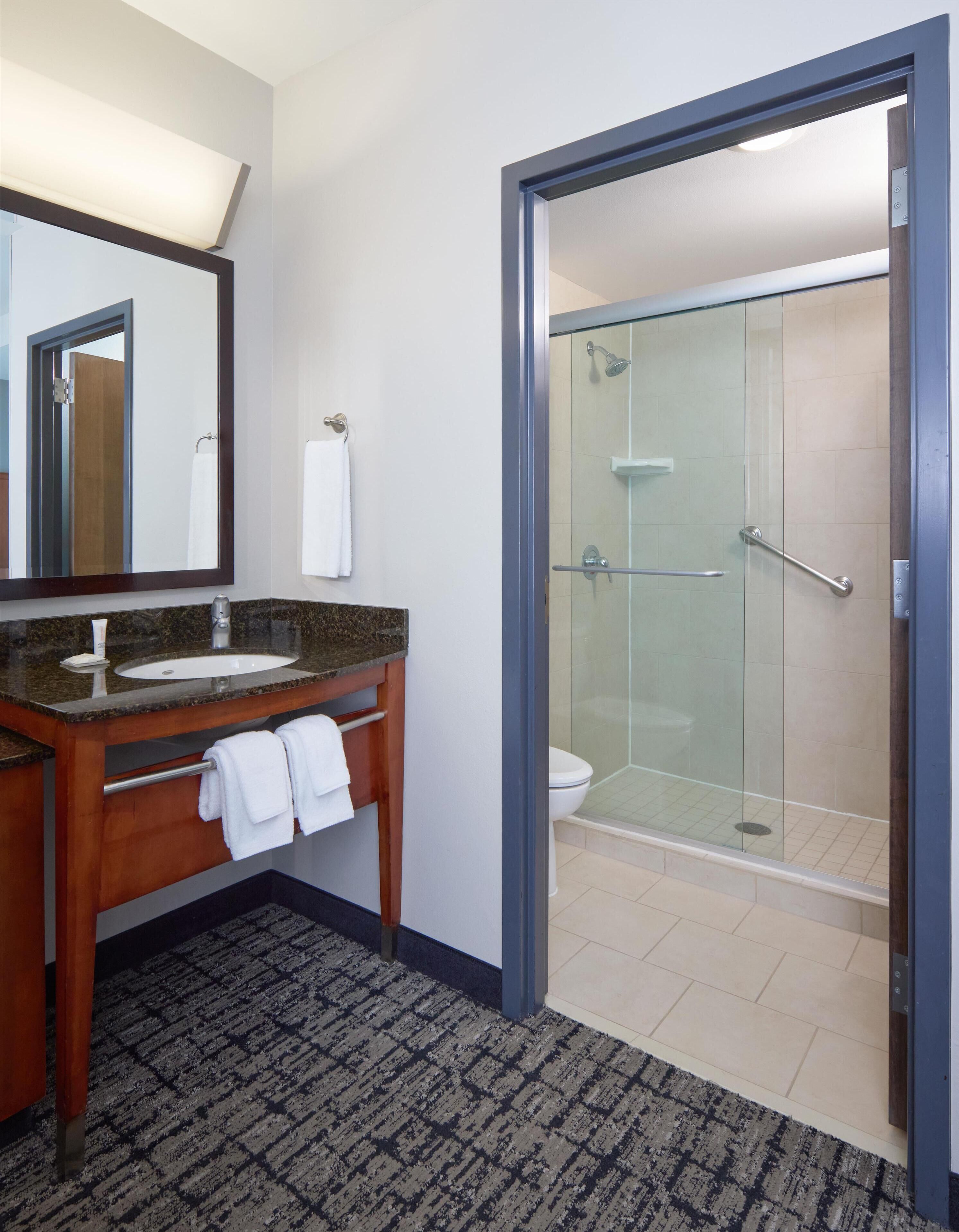 standard room, 1 king bed | bathroom | free toiletries, hair dryer, towels, soap