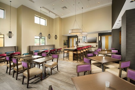 Free daily buffet breakfast . Hampton Inn & Suites San Antonio Northwest/Medical Center