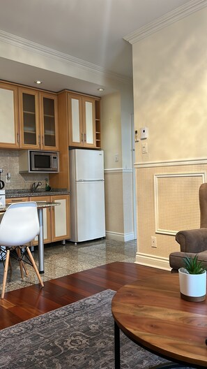 Microonde, forno, piano cottura, macchina per tè/caffè