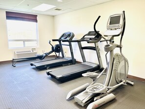 Fitness facility - Days Inn by Wyndham Grande Prairie (Clairmont)