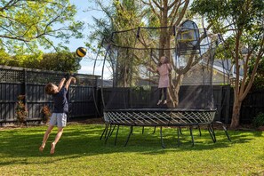 Zona de juegos infantil al aire libre