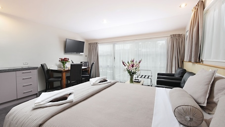 Large One Bedroom Apartment | View from room. Arthur's Court Motor Lodge