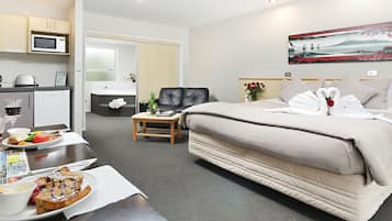 Luxury-Suite, 1 King-Bett | 1 Schlafzimmer, Bettwäsche aus ägyptischer Baumwolle