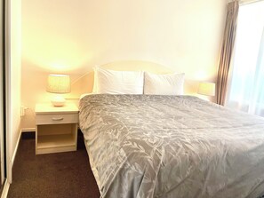 ファミリー スイート 2 ベッドルーム キッチン | 1 室のベッドルーム、セーフティボックス (室内)、アイロン / アイロン台、ベビーベッド