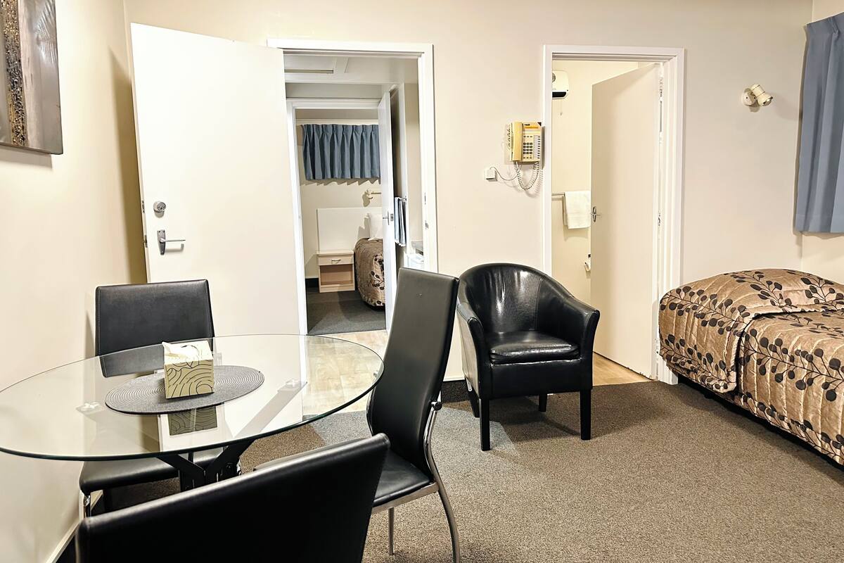 One Bedroom King Executive Suite - Prepaid | Living area