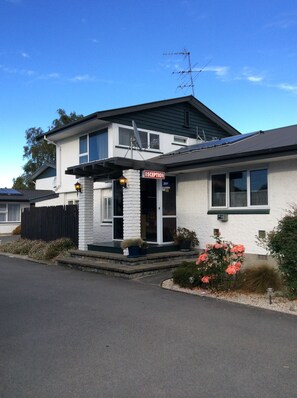 Unclassified image, 4 of 36, button - Belle Bonne Motel (Christchurch)