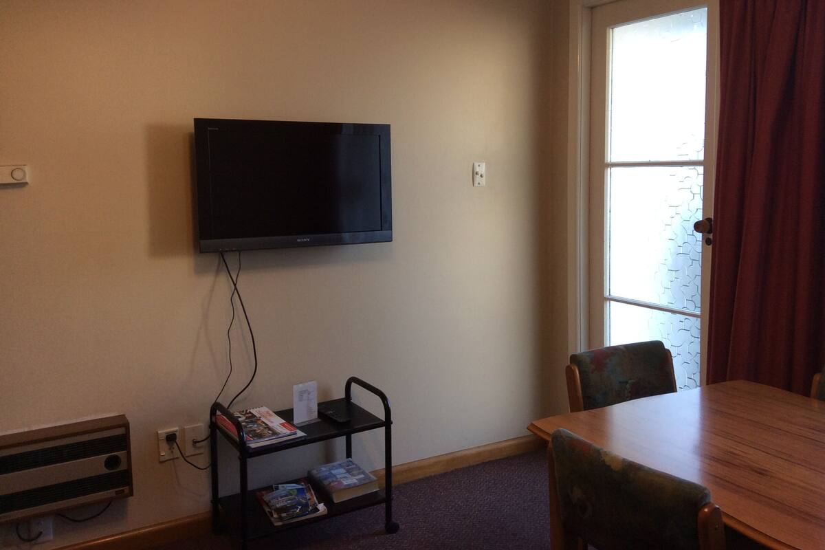 Studio | Desk, iron/ironing board (on request), rollaway beds (surcharge)