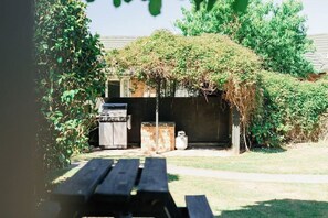 BBQ/picnic Area - Northwood Motor Lodge (Christchurch)