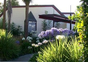 Exterior - Gothic Heights Motel (Christchurch)