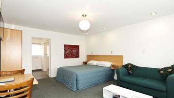 Superior Studio, Non Smoking, Kitchenette (Superior Studio - Queen) | Desk, soundproofing, iron/ironing board, cribs/infant beds