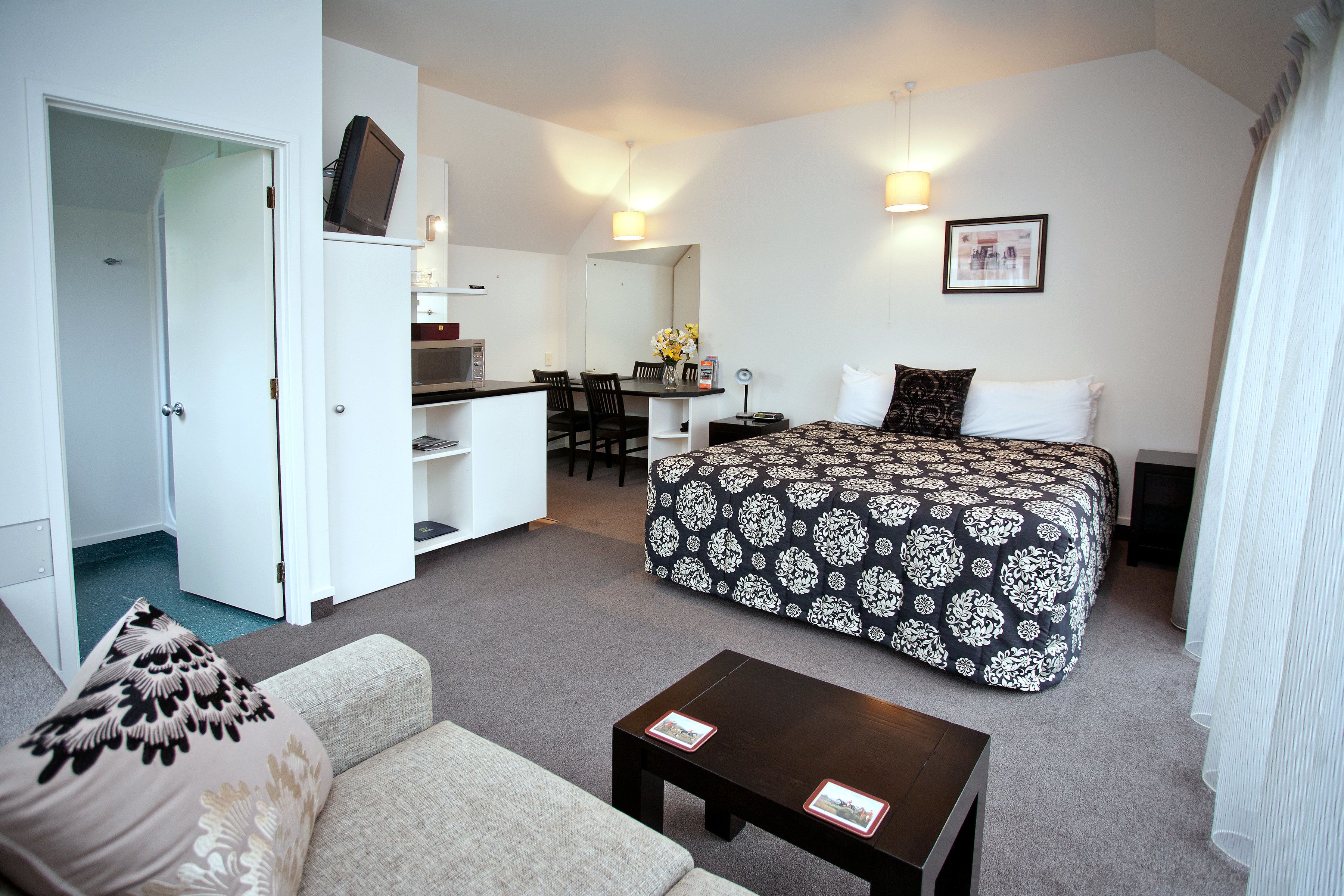 Standard Studio | Iron/ironing board, free WiFi, bed sheets