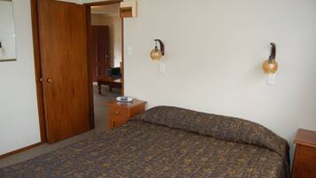 Apartment, 2 Bedrooms | Living area