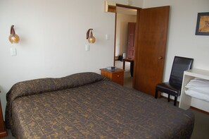 Apartment, 1 Bedroom | Hypo-allergenic bedding, iron/ironing board, free rollaway beds