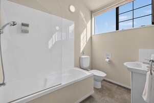 Suite (Dual Bath Unit - K) | Bagno